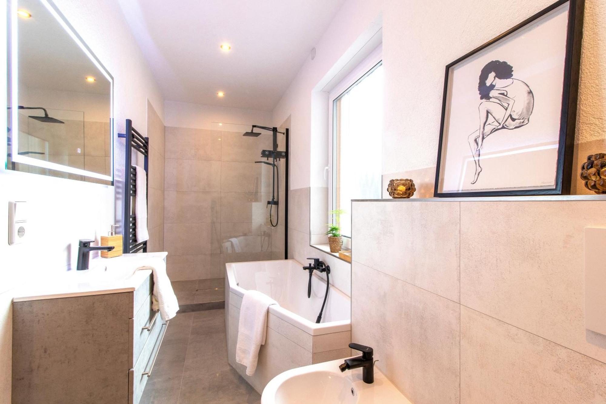 Stilvolles City-Apartment I Netflix I Wlan L Stellplatz I Zentral Schwarzenberg  Exterior foto